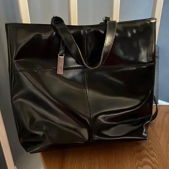 Well loved black patent leather Gucci bag. - Picture 2 of 8